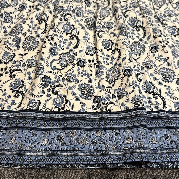 NWT LOFT Blue & White Floral Skirt w/ Elastic Waist and pockets. Beautiful Sz M - Picture 2 of 5